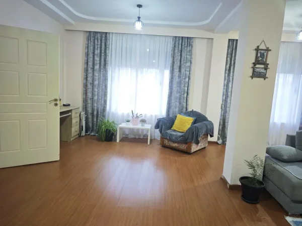 Tirane, Shtepi per shitje      220.000 € (Tufine)
