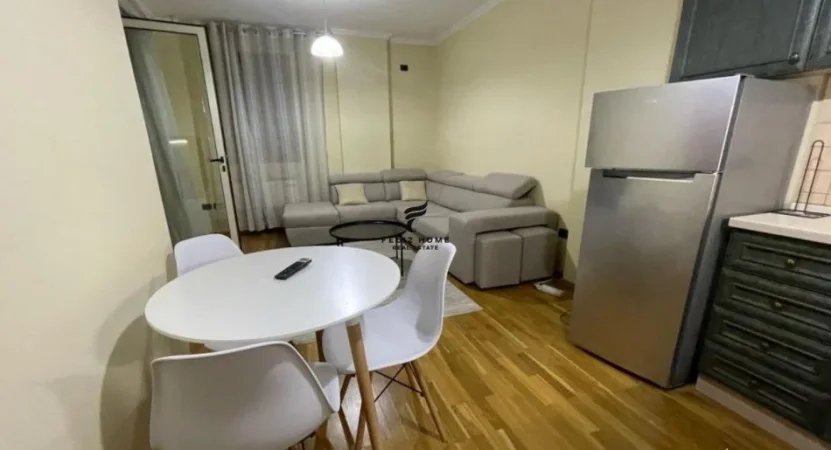 Tirane, jepet me qera apartament 1+1+Ballkon Kati 4, 57 m² 600 € (MYSLYM SHYRI)