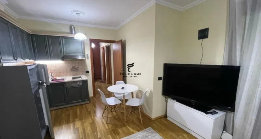 Tirane, jepet me qera apartament 1+1+Ballkon Kati 4, 57 m² 600 € (MYSLYM SHYRI)