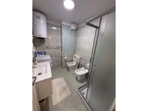 Tirane, shes apartament 1+1 , 66 m² 250.000 € (Liqeni i Tiranës)