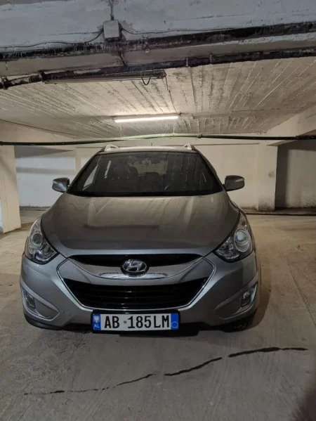 Shes SUV | Fuoristrad | Xhip Huyndai Tucson Nafte, gri e erret automatik Kondicioner 100.000 km 12.000 €