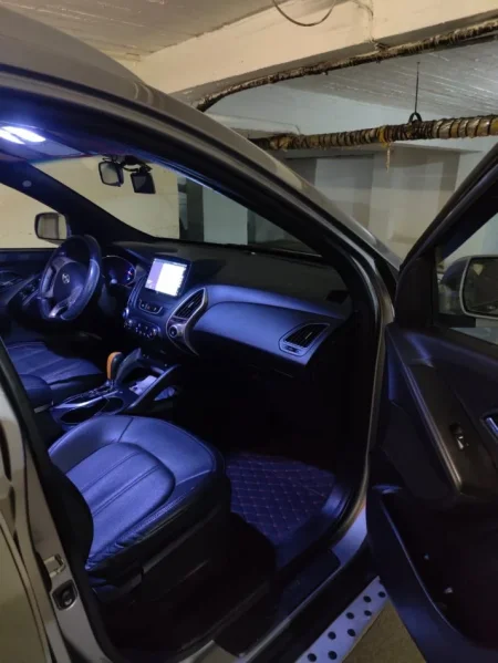 Shes SUV | Fuoristrad | Xhip Huyndai Tucson Nafte, gri e erret automatik Kondicioner 100.000 km 12.000 €