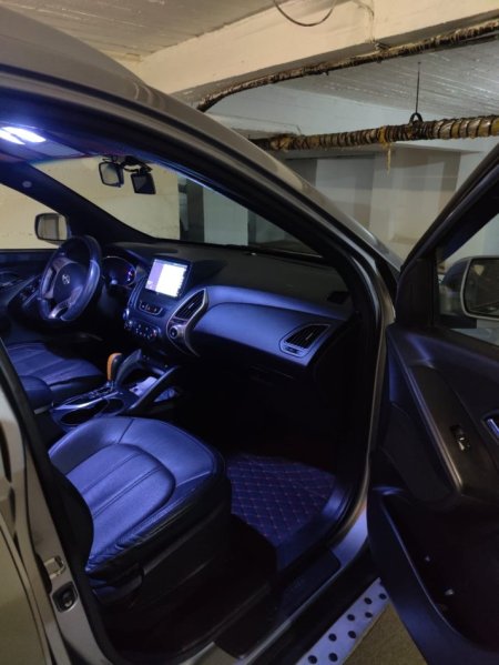 Shes SUV | Fuoristrad | Xhip Huyndai Tucson Nafte, gri e erret automatik Kondicioner 100.000 km 12.000 €