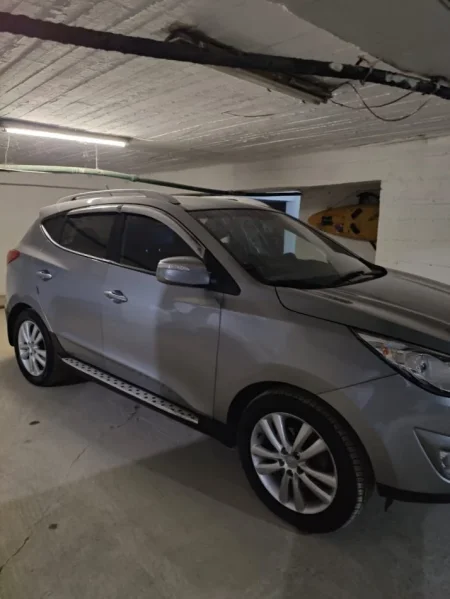 Shes SUV | Fuoristrad | Xhip Huyndai Tucson Nafte, gri e erret automatik Kondicioner 100.000 km 12.000 €