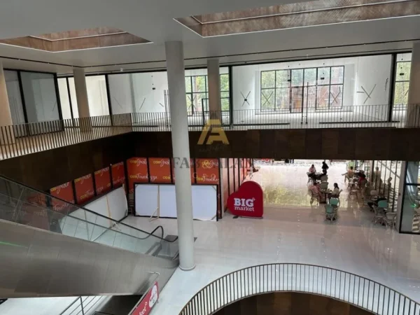 Tirane, jepet me qera ambjent biznesi Kati 1, 80 m² 1.600 € (Garden Building Residence, rruga e Kavajes)