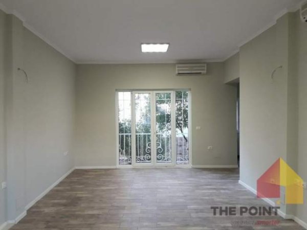 Tirane, jepet me qera zyre Kati 1, 190 m² 850 Euro (Rruga Naim Frasheri)