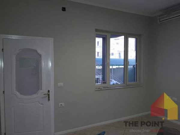 Tirane, jepet me qera zyre Kati 1, 190 m² 850 Euro (Rruga Naim Frasheri)