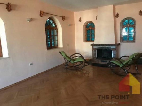 Tirane, jepet me qera Vile 3 Katshe 300 m² 1.300 Euro (Rruga Mihal Grameno)