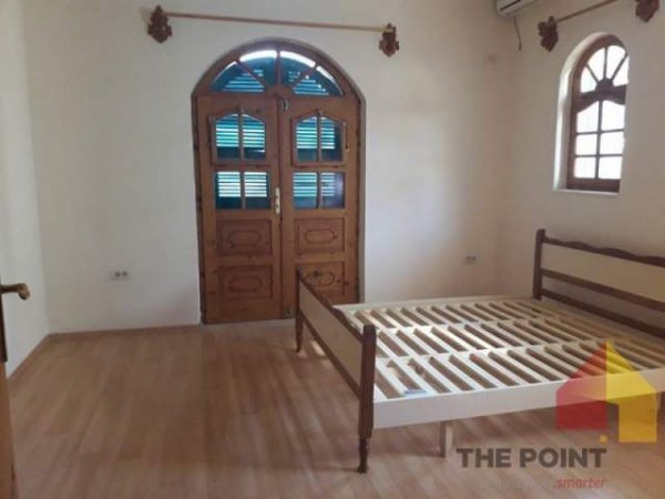 Tirane, jepet me qera Vile 3 Katshe 300 m² 1.300 Euro (Rruga Mihal Grameno)