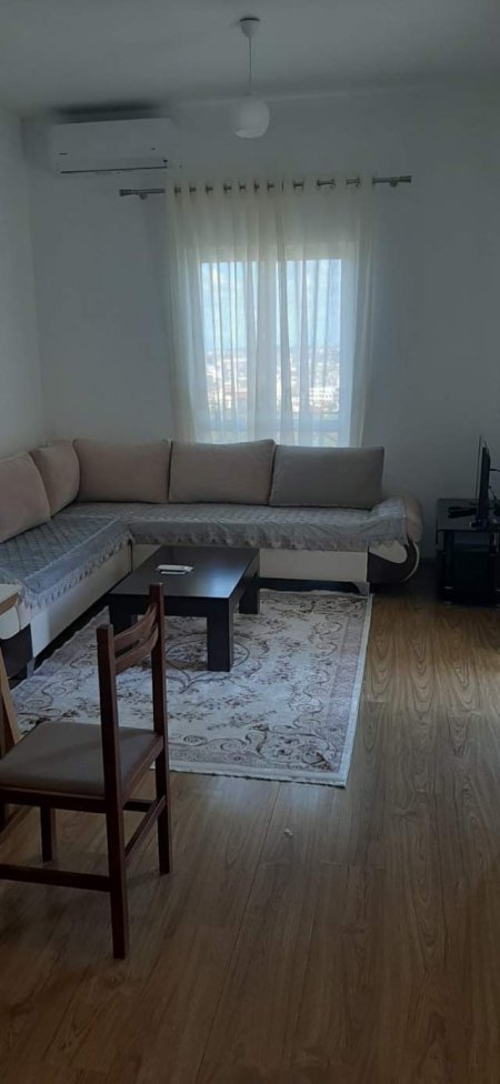 Tirane, jepet me qera apartament 2+1+BLK Kati 3, 85 m² 450 Euro (Rruga Pjeter Budi, afer ish shkolles Flabina)