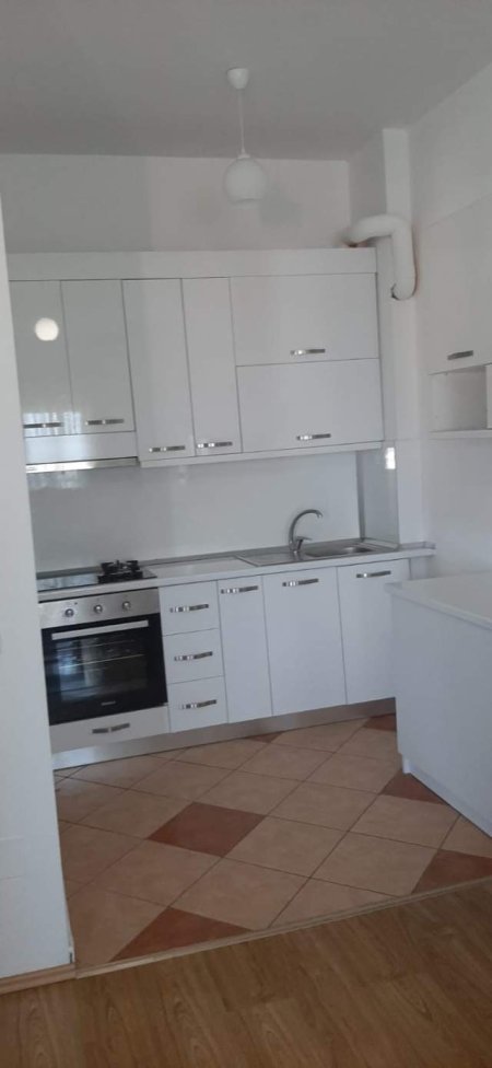 Tirane, jepet me qera apartament 2+1+BLK Kati 3, 85 m² 450 Euro (Rruga Pjeter Budi, afer ish shkolles Flabina)