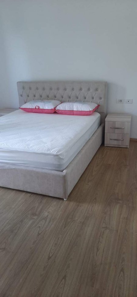 Tirane, jepet me qera apartament 2+1+BLK Kati 3, 85 m² 450 Euro (Rruga Pjeter Budi, afer ish shkolles Flabina)