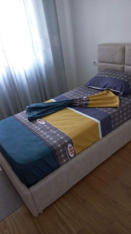 Tirane, jepet me qera apartament 2+1+BLK Kati 3, 85 m² 450 Euro (Rruga Pjeter Budi, afer ish shkolles Flabina)