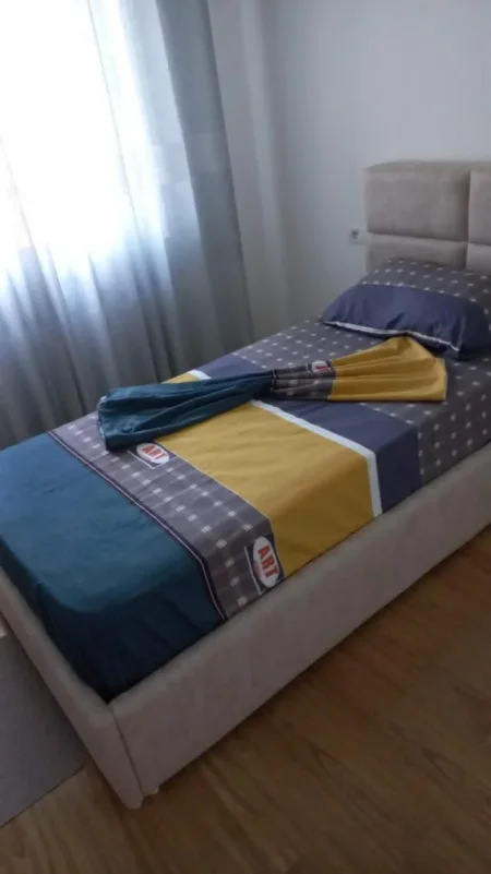 Tirane, jepet me qera apartament 2+1+BLK Kati 3, 85 m² 450 Euro (Rruga Pjeter Budi, afer ish shkolles Flabina)