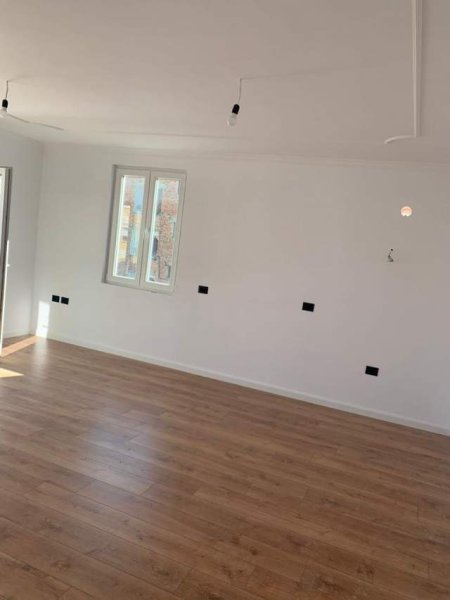 Tirane, shitet apartament 3+1+BLK Kati 4, 130 m² 155.000 Leke (Ish Parku)