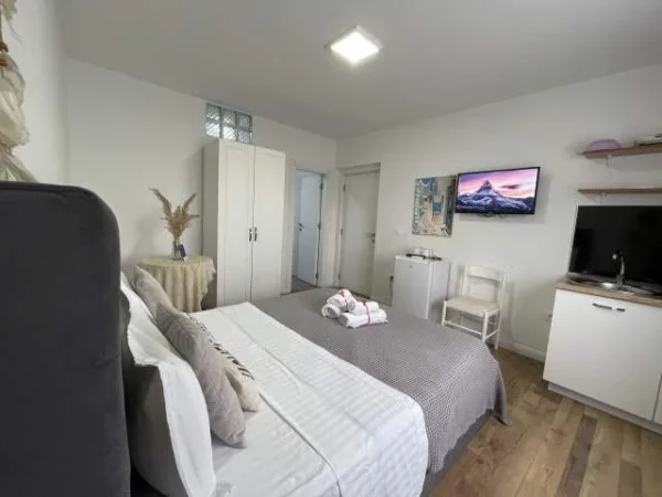 Tirane, jap me qera apartament Kati 5, 25 m² 3.800 Leke