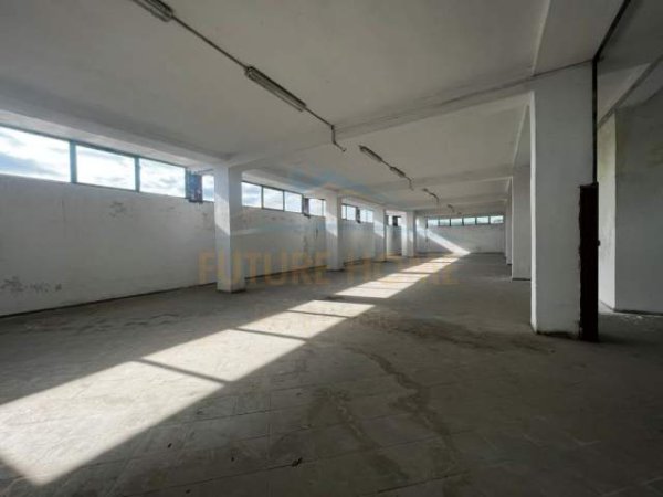 Tirane, jepet me qera magazine Kati 2, 1.000 m² 1.700 Euro (Autostrada Tr-Dr prane CITYPARK)