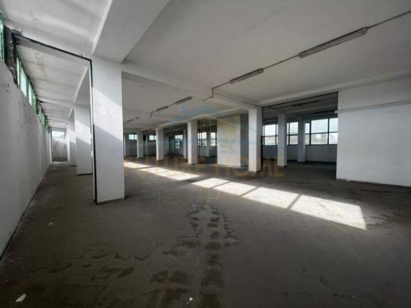 Tirane, jepet me qera magazine Kati 2, 1.000 m² 1.700 Euro (citypark)