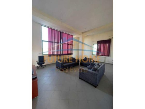 Tirane, jepet me qera magazine Kati 2, 1.000 m² 1.700 Euro (citypark)