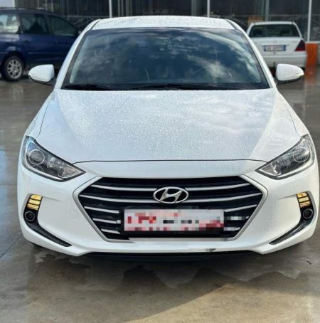 Tirane, shitet makine Hyundai Avante Viti 2017, 11.000 Euro