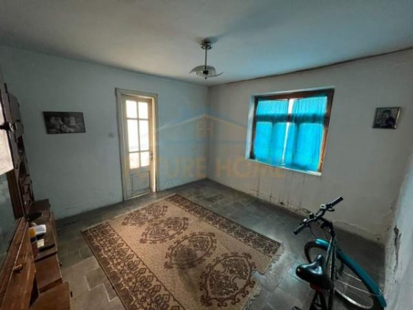 Korce, shitet apartament 1+1 Kati 1, 52 m² 19.800 Euro (Lagjia 5)