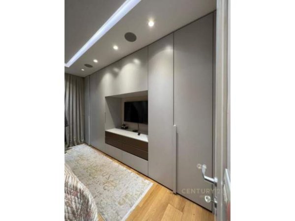 Tirane, shitet apartament 3+1+A+BLK Kati 8, 148 m² 445.000 Euro (rruga e kosovareve)