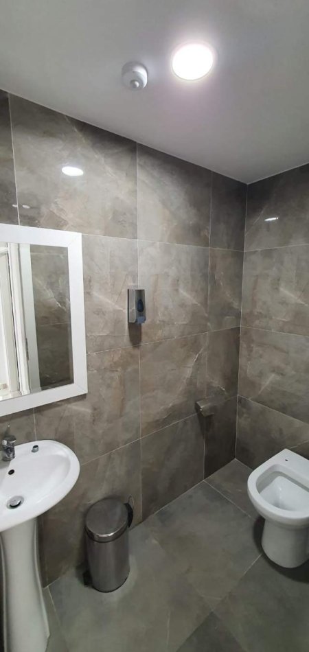 Tirane, jepet me qera dyqan Kati 1, 100 m² 2.000 Euro (hoxha tahsin)