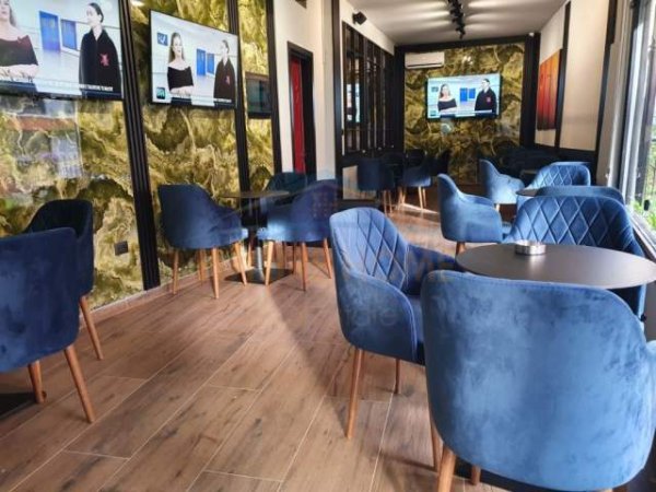 Tirane, jepet me qera bar-kafe Kati 1, 55 m² 500 Euro (21 DHJETORI)