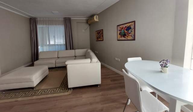 Tirane, jepet me qera apartament 1+1+BLK Kati 6, 75 m² 600 Euro (bulevardi zogu 1)