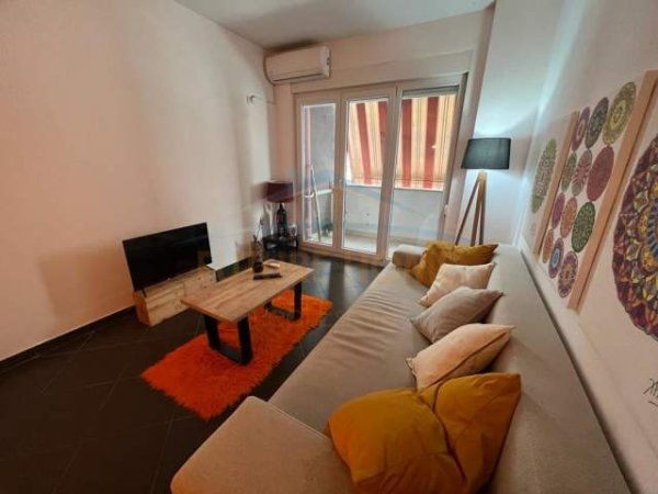 Tirane, jepet me qera apartament 2+1+BLK Kati 4, 90 m² 450 Euro (21 DHJETORI)