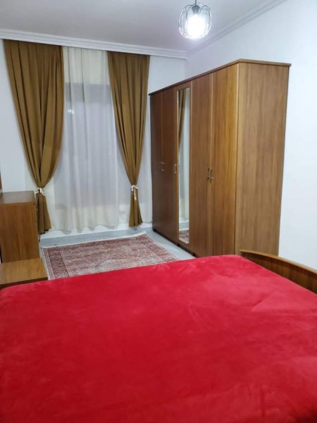 Tirane, jepet me qera apartament 1+1 Kati 1, 400 Euro (Ish stacioni i fundit i Tiranes se re)