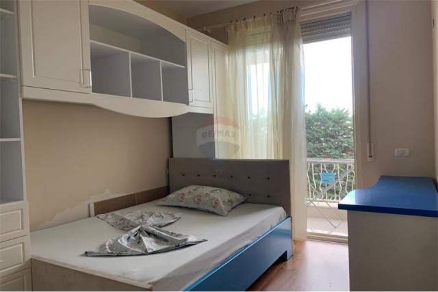 Tirane, jap me qera apartament 2+1 130 m² 800 Euro (liqeni i thate)