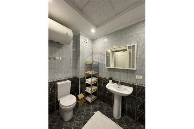 Tirane, jepet me qera apartament 2+1 Kati 2, 100 m² 750 Euro (komuna e parisit)