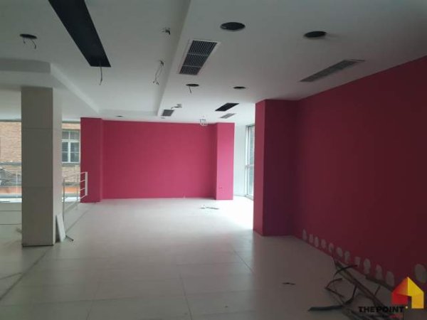 Tirane, jap me qera zyre Kati 1, 600 m² 9.000 Euro (Rruga Sami Frasheri)
