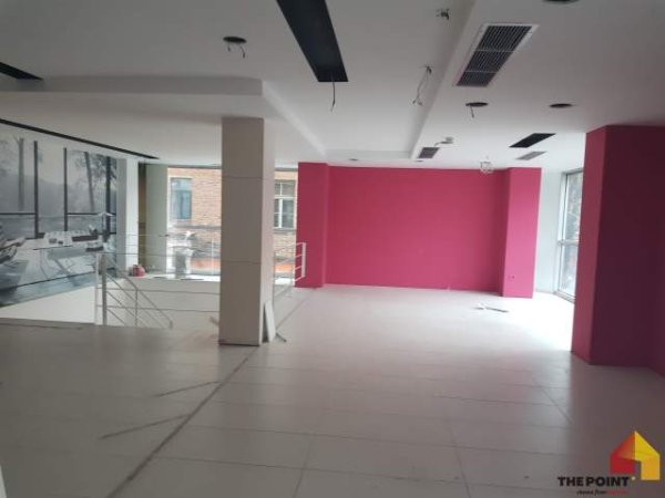Tirane, jap me qera zyre Kati 1, 600 m² 9.000 Euro (Rruga Sami Frasheri)