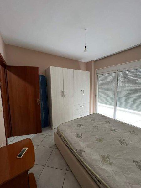 Tirane, jepet me qera apartament 1+1+BLK Kati 5, 72 m² 300 Euro (Rruga Kongresi i Manastirit)