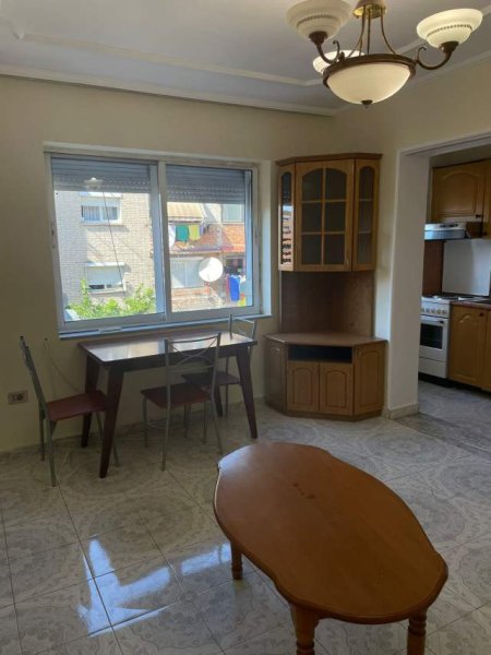 Tirane, jepet me qera apartament 1+1 Kati 3, 60 m² 35.000 Leke (rruga Bardhyl)