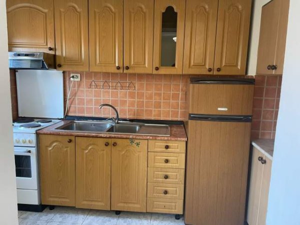 Tirane, jepet me qera apartament 1+1 Kati 3, 60 m² 35.000 Leke (rruga Bardhyl)