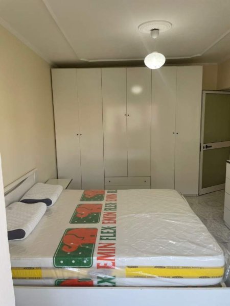 Tirane, jepet me qera apartament 1+1 Kati 3, 60 m² 35.000 Leke (rruga Bardhyl)