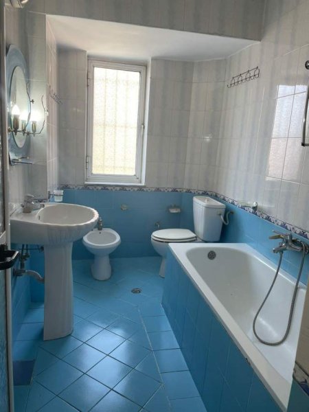 Tirane, jepet me qera apartament 1+1 Kati 3, 60 m² 35.000 Leke (rruga Bardhyl)