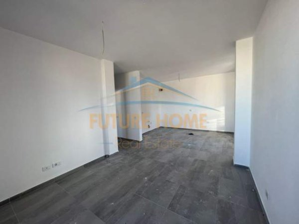 Tirane, shitet apartament 2+1+BLK Kati 8, 101 m² 120.000 Euro (Shkolla e bashkuar)