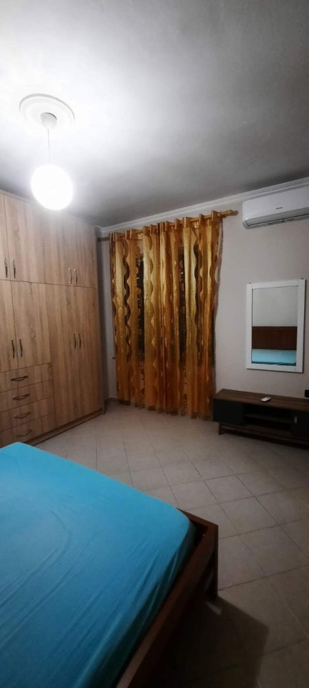 Tirane, jepet me qera apartament 1+1 65 m² 280 Euro (Rruga 3 deshmoret, Prane Big Market)