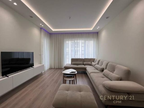 Tirane, jepet me qera apartament 3+1 1.000 Euro (liqeni i thate)