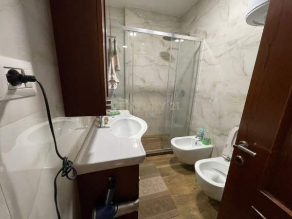 Tirane, jepet me qera apartament 2+1 Kati 1, 136 m² 500 Euro (Siri Kodra)