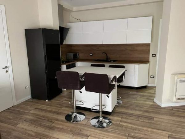 Tirane, jepet me qera apartament 2+1+BLK Kati 2, 120 m² 800 Euro (Kopshti Botanik-)