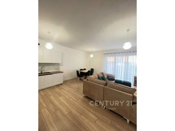 Tirane, jepet me qera apartament 2+1 Kati 1, 800 Euro