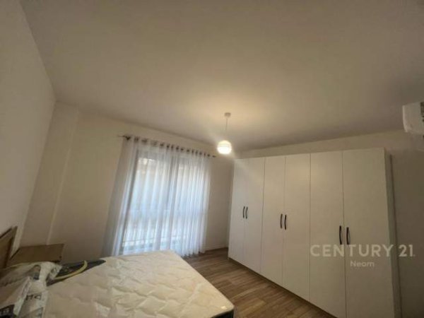 Tirane, jepet me qera apartament 2+1 Kati 1, 800 Euro