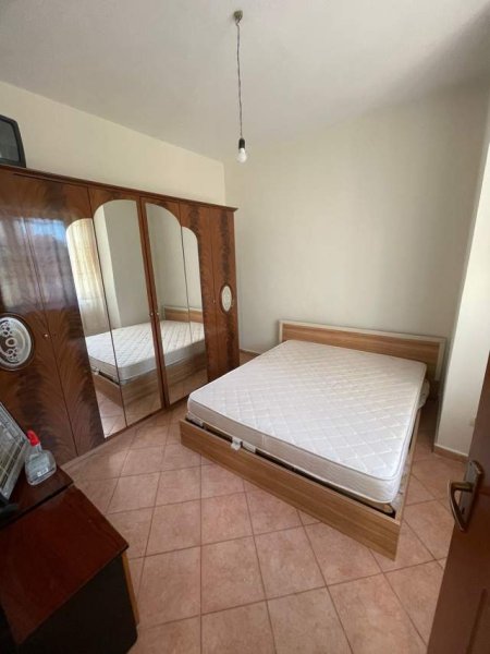 Tirane, jap me qera apartament 1+1+BLK Kati 2, 70 m² 300 Leke (Medreseja)
