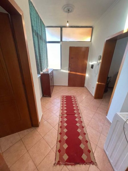 Tirane, jap me qera apartament 1+1+BLK Kati 2, 70 m² 300 Leke (Medreseja)
