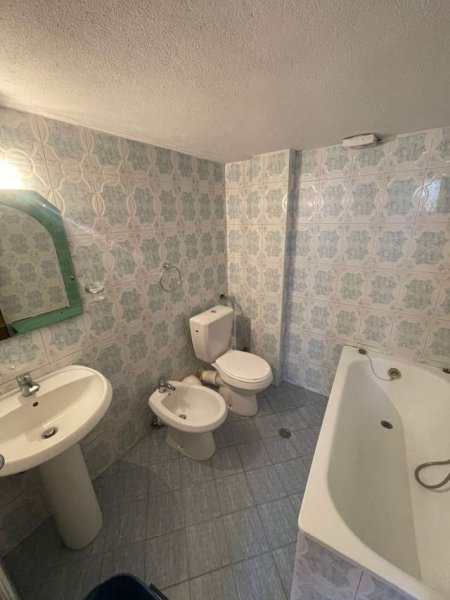 Tirane, jap me qera apartament 1+1+BLK Kati 2, 70 m² 300 Leke (Medreseja)